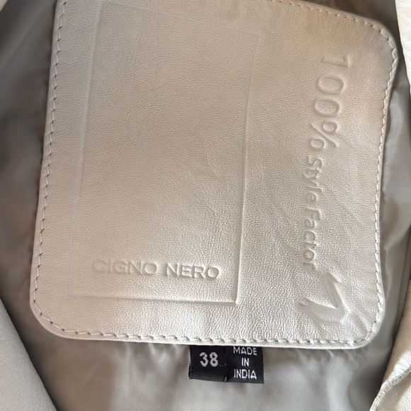 Cigno Nero Women's White Leather Jacket Sz 38 - Picture 4 of 5